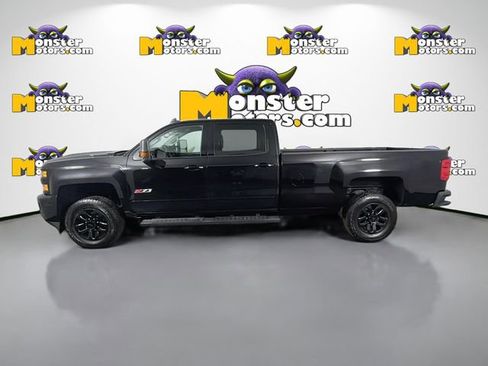 Used 2018 Chevrolet Silverado 2500 LT w/ Midnight Edition AWD/4WD image 8
