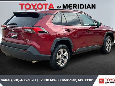 Used 2022 Toyota RAV4 XLE image 11