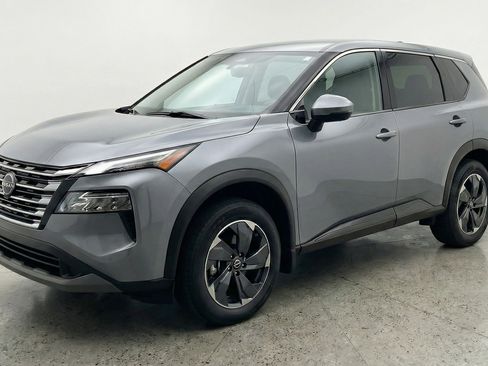 Used 2025 Nissan Rogue SV image 3