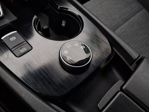 Used 2023 Nissan Rogue SV image 16