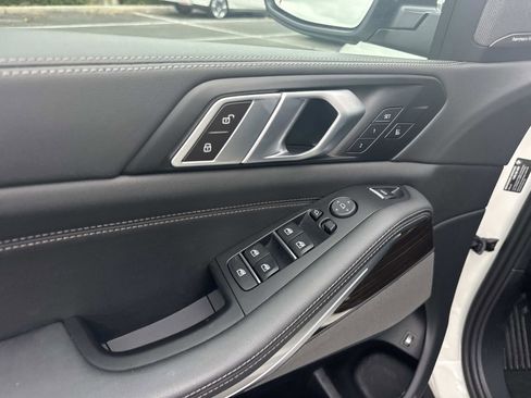Used 2024 BMW X5 xDrive50e image 18
