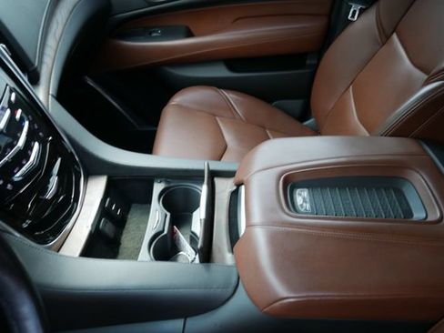 Used 2020 Cadillac Escalade Luxury AWD/4WD image 24