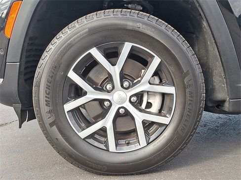 Used 2024 Jeep Grand Cherokee L Limited w/ Luxury Tech Group II image 8