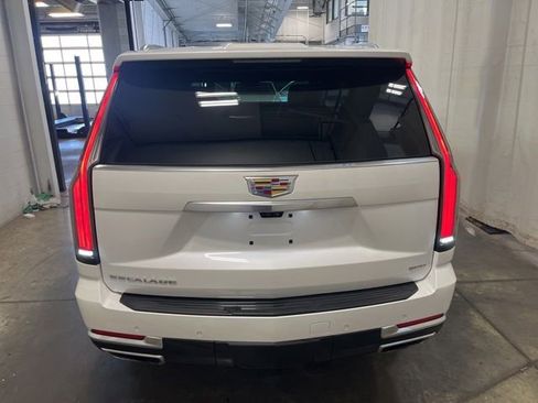 Used 2025 Cadillac Escalade Premium Luxury w/ LPO, Floor Liner Package AWD/4WD image 4