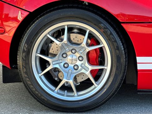 Used 2006 Ford GT Base image 38
