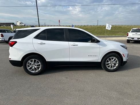 Used 2023 Chevrolet Equinox LS FWD image 4