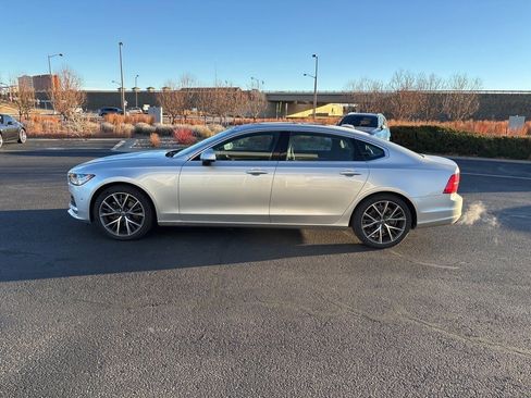 Used 2018 Volvo S90 T5 Momentum w/ Convenience Package image 2
