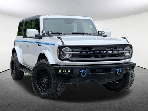 Used 2024 Ford Bronco Outer Banks AWD/4WD image 2