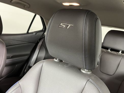 Used 2025 Buick Encore GX Sport Touring w/ Comfort Package AWD/4WD image 18