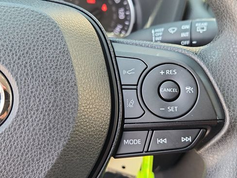 Used 2022 Toyota RAV4 LE AWD/4WD image 21