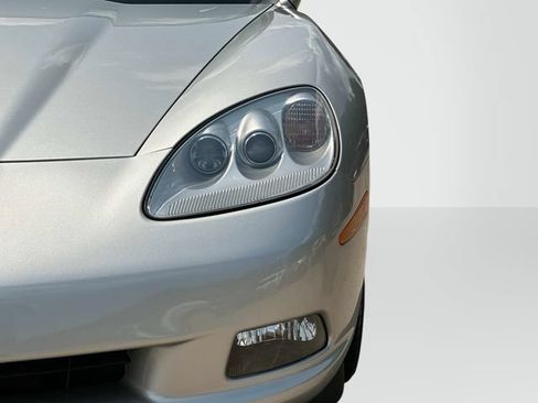 Used 2006 Chevrolet Corvette Coupe w/ Performance Package RWD image 26