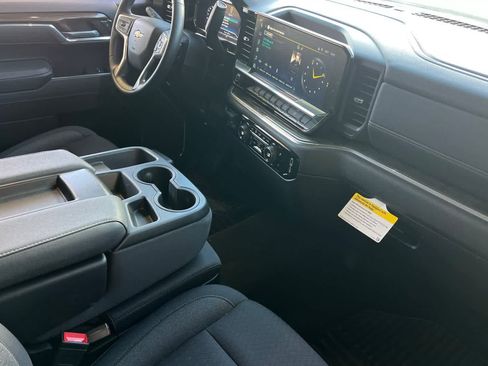 Used 2025 Chevrolet Silverado 1500 LT AWD/4WD image 17