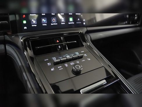 Certified 2025 Porsche Panamera 4 image 31