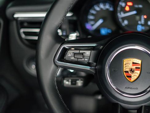 Used 2026 Porsche Macan AWD/4WD image 17