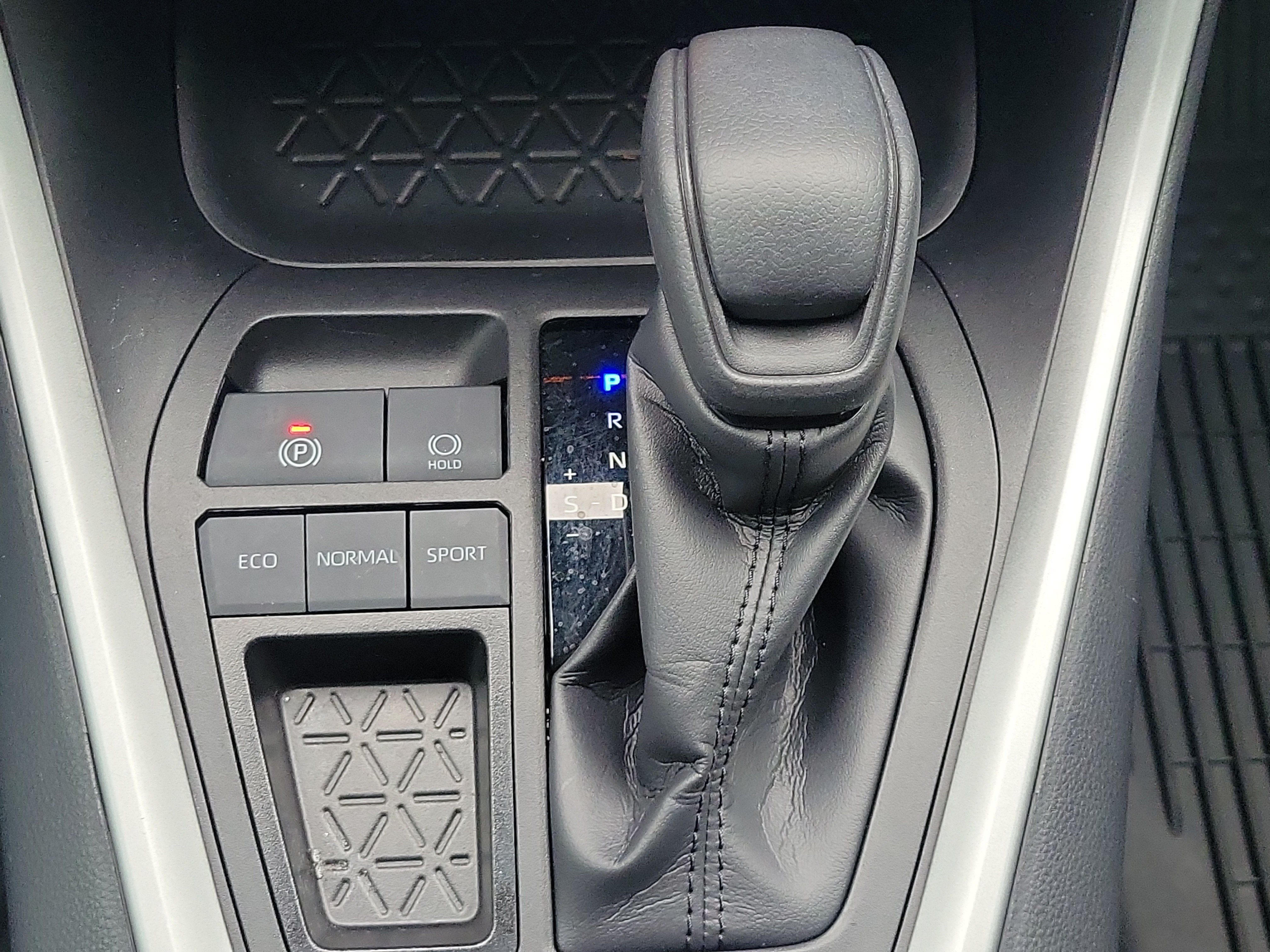 Used 2024 Toyota RAV4 LE FWD image 24