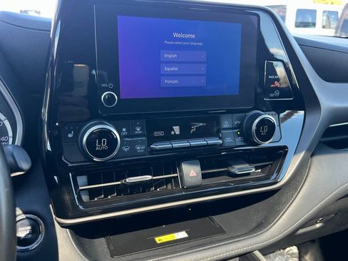 Used 2023 Toyota Highlander XLE image 25