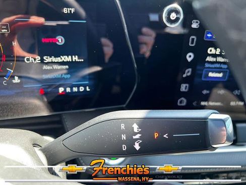 Used 2025 Chevrolet Equinox LT AWD/4WD image 17