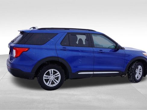 Certified 2022 Ford Explorer XLT w/ Equipment Group 202A image 5