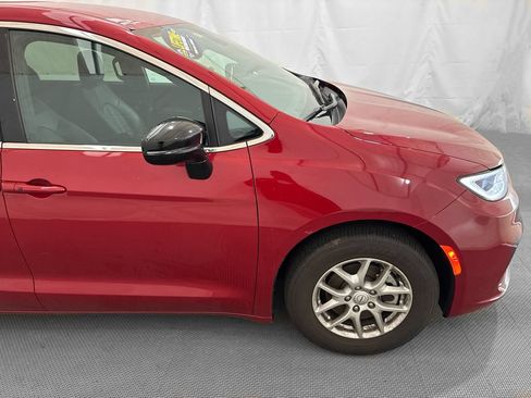Used 2026 Chrysler Pacifica Select FWD image 9