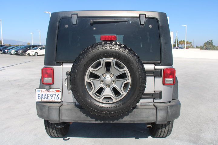 Used 2016 Jeep Wrangler Unlimited Rubicon w/ Connectivity Group AWD/4WD image 4