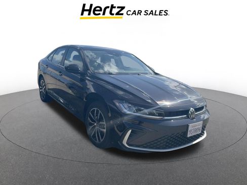 Used 2025 Volkswagen Jetta SE image 1