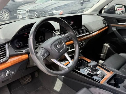 Used 2023 Audi Q5 2.0T Premium Plus w/ Premium Plus Package AWD/4WD image 2