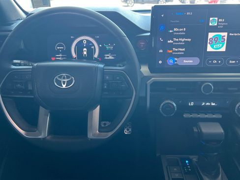 Used 2025 Toyota Tacoma TRD Sport AWD/4WD image 11