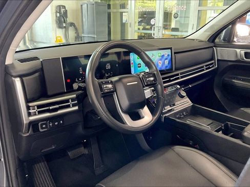 Used 2025 Hyundai Santa Fe SEL AWD/4WD image 4