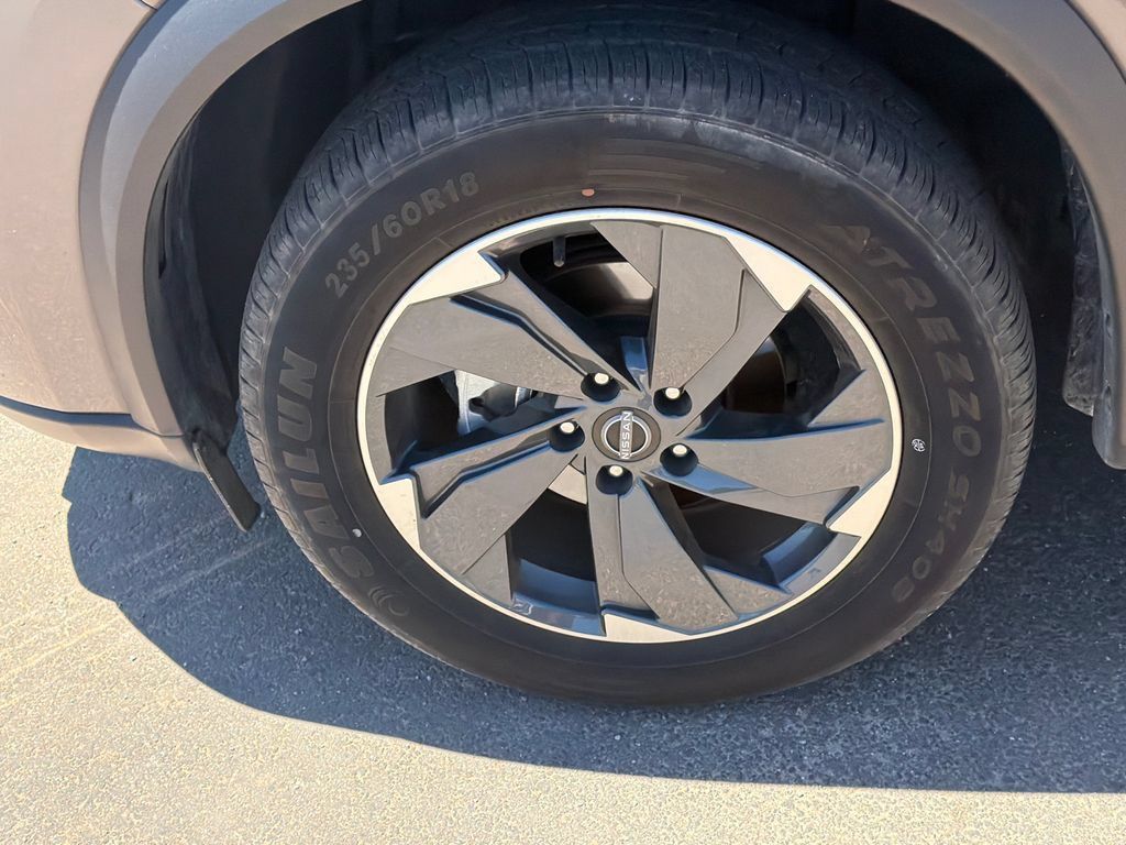 Used 2025 Nissan Rogue SV AWD/4WD image 11