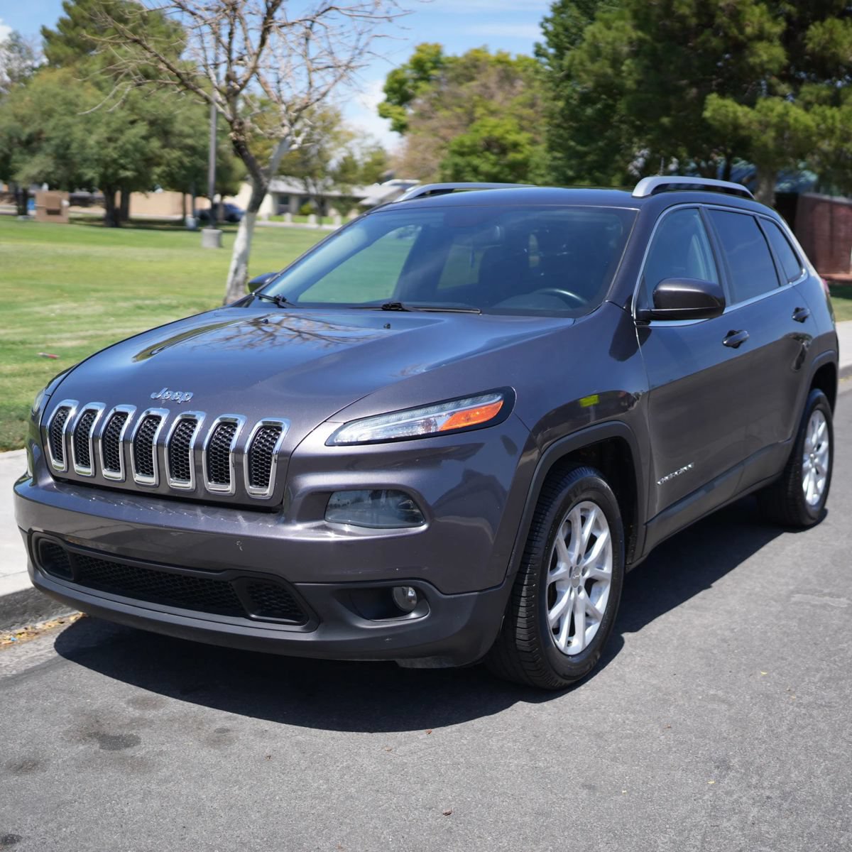 Used 2016 Jeep Cherokee Latitude w/ Comfort & Sound Group FWD image 1