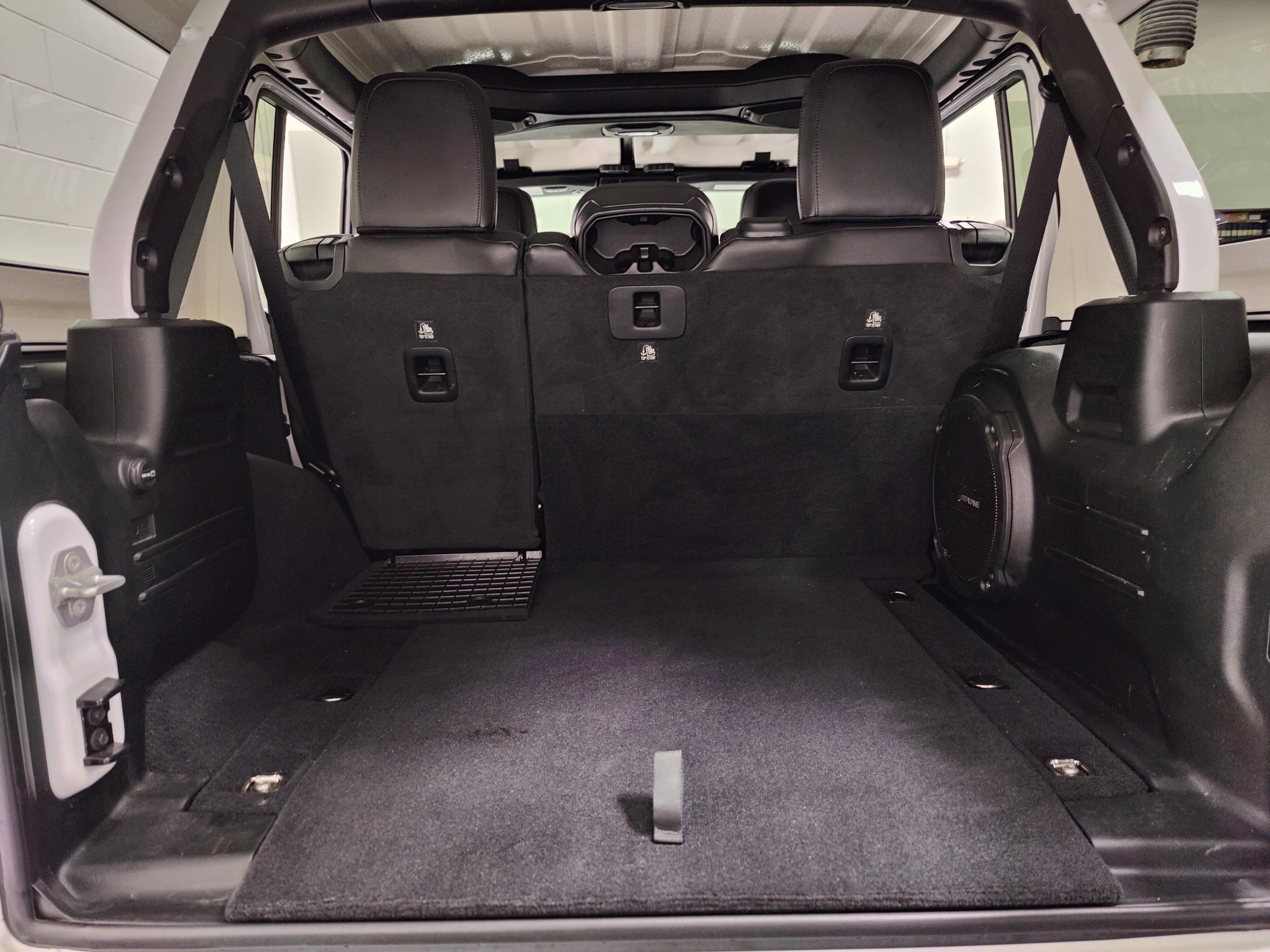 Used 2020 Jeep Wrangler Unlimited Sahara AWD/4WD image 12