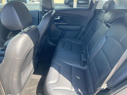 Used 2018 Kia Niro EX w/ EX Premium Package image 8