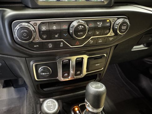 Used 2022 Jeep Wrangler Sport AWD/4WD image 21