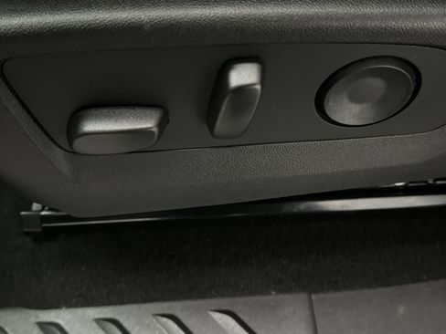 Used 2024 Chevrolet Colorado Z71 w/ Z71 Convenience Package 2 image 21