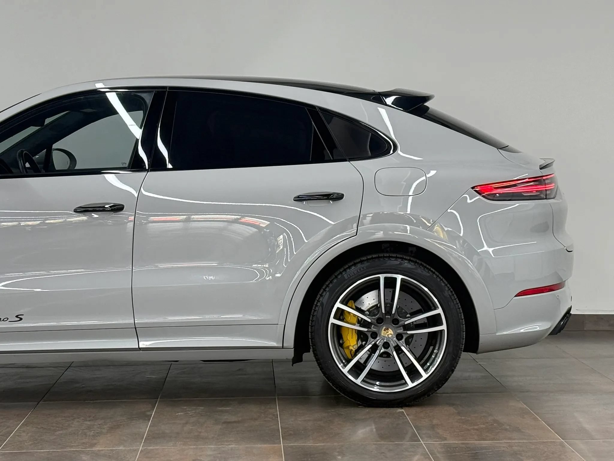 Used 2022 Porsche Cayenne Turbo S w/ Assistance Package AWD/4WD image 4