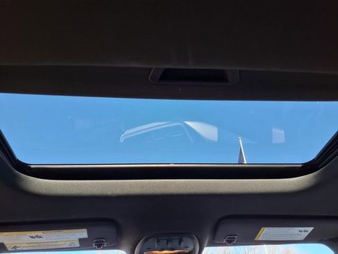 Used 2024 Chevrolet Trax RS w/ Sunroof Package image 8