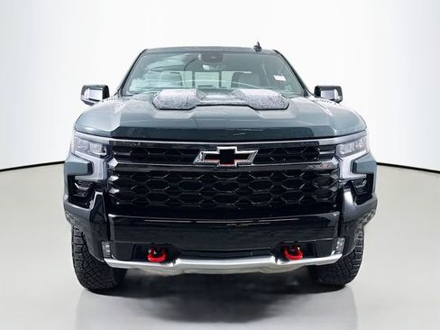 Used 2025 Chevrolet Silverado 1500 ZR2 w/ Technology Package image 2
