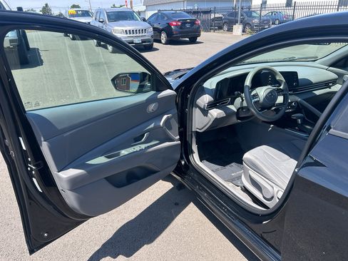 Used 2021 Hyundai Elantra SEL FWD image 12