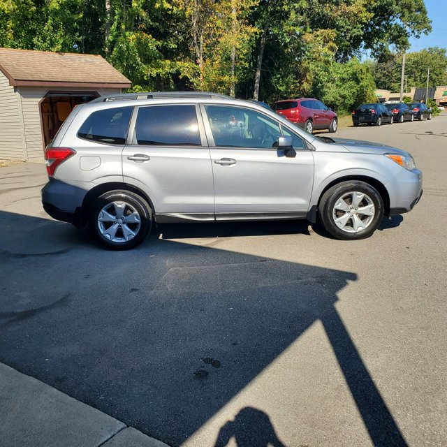 Used 2015 Subaru Forester 2.5i Premium w/ All-Weather Package AWD/4WD image 7