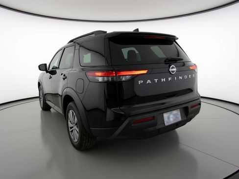 Used 2025 Nissan Pathfinder SV image 6