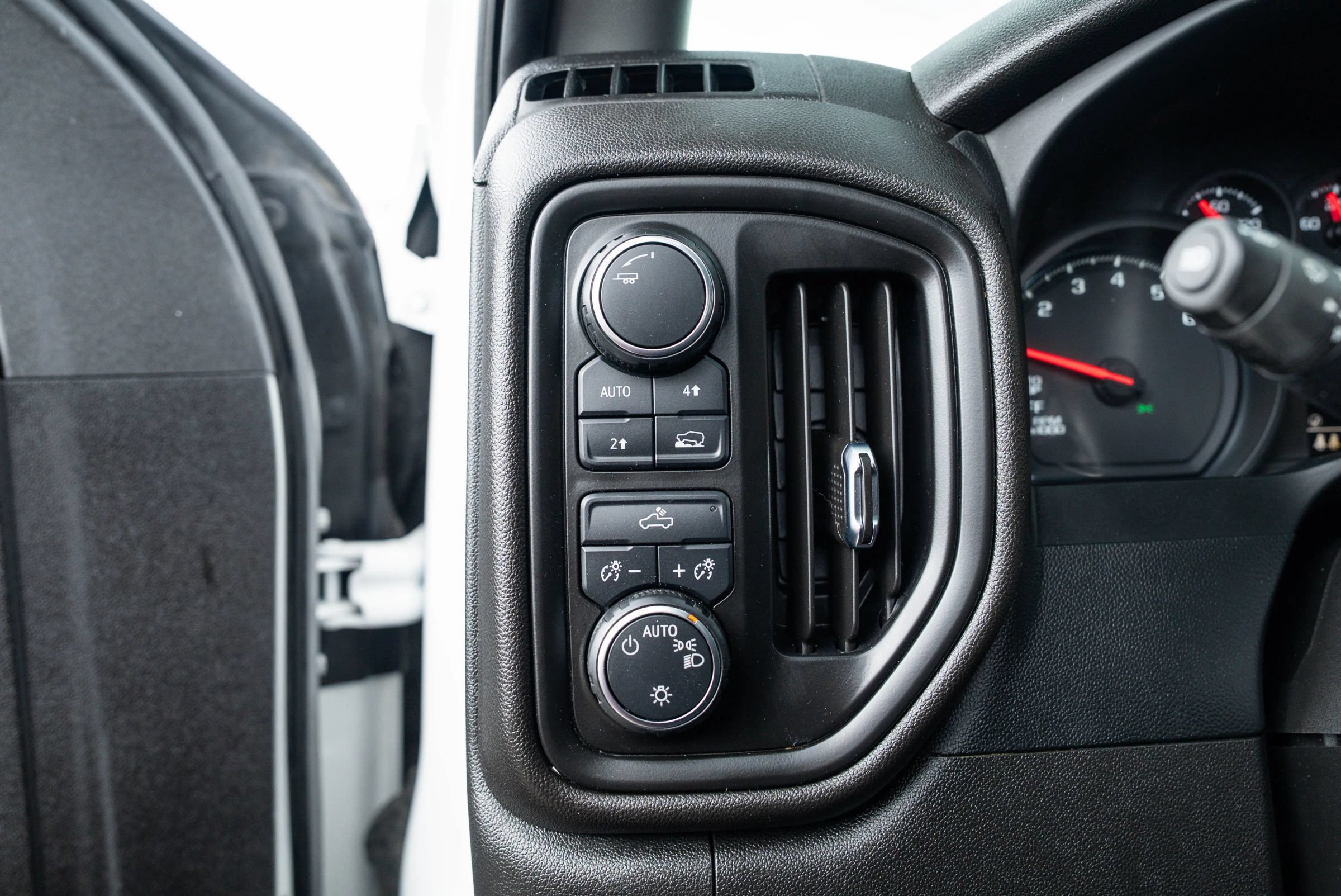 Used 2024 Chevrolet Silverado 1500 Custom w/ LPO, Dark Essentials Package AWD/4WD image 28