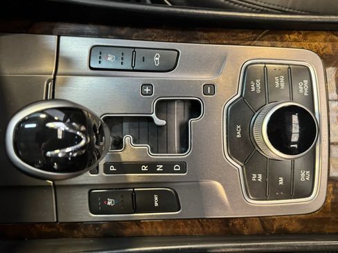 Used 2012 Hyundai Equus Signature RWD image 19