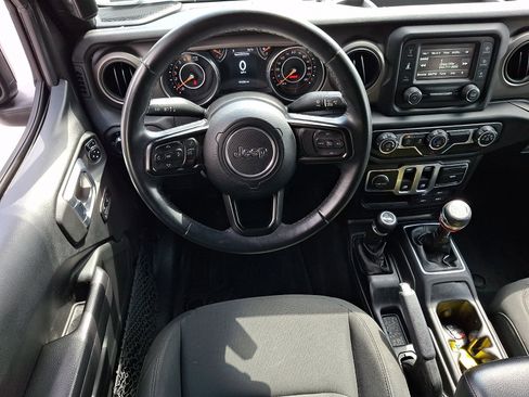 Used 2018 Jeep Wrangler Sport AWD/4WD image 12