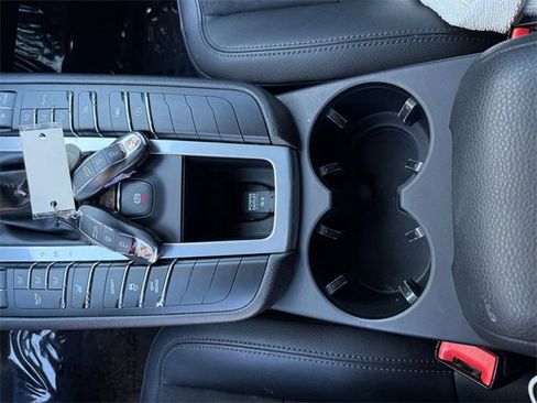 Used 2021 Porsche Macan image 22