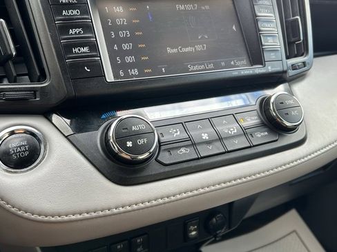 Used 2018 Toyota RAV4 Limited image 39