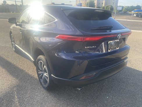 Used 2021 Toyota Venza LE w/ Carpet Mat Package (TMS) AWD/4WD image 6