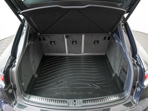 Certified 2025 Porsche Macan image 26