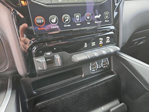 Used 2020 RAM 1500 Big Horn AWD/4WD image 22