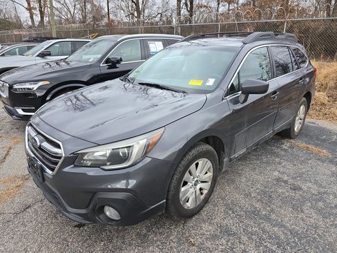 Used 2019 Subaru Outback 2.5i Premium image 3