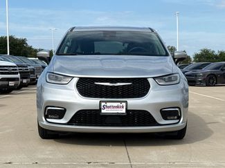 Used 2023 Chrysler Pacifica Touring-L FWD video 2